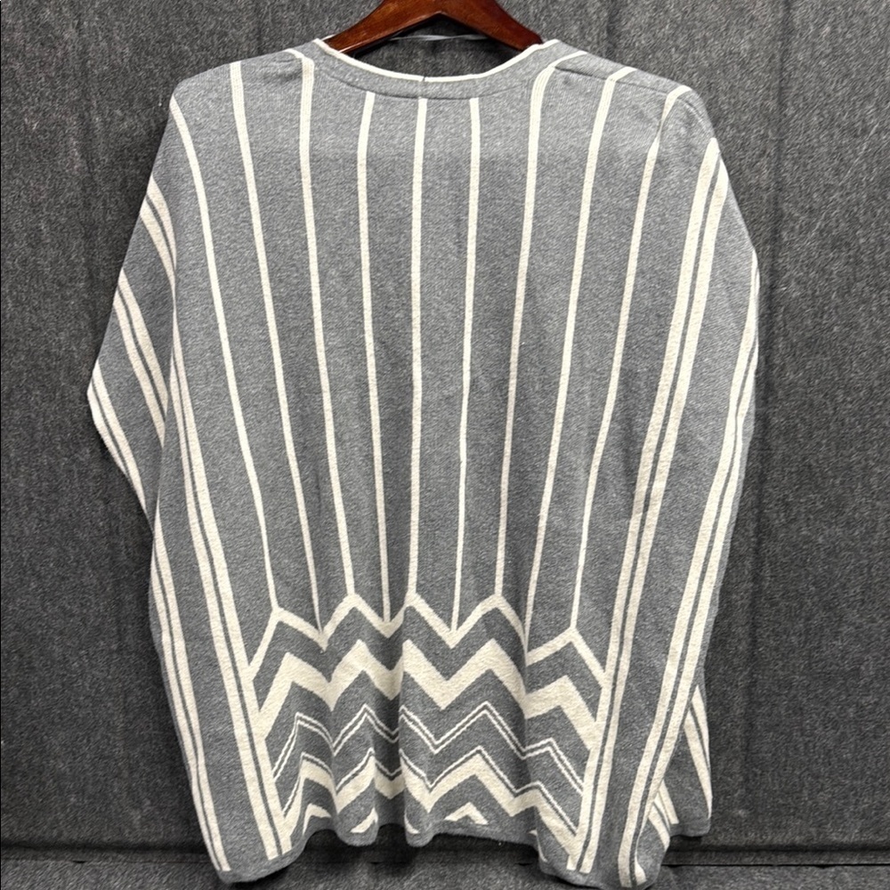 LOFT Gray and White Cardigan with Chevron Accents - Picture 4 of 4